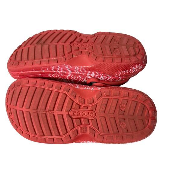 CROCS classic lined holiday Christmas Clogs women’s sz 7 sandals gently used - Picture 10 of 13